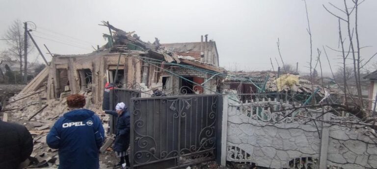 В Запорожье восстанавливают частные дома после ракетного удара 31 декабря
