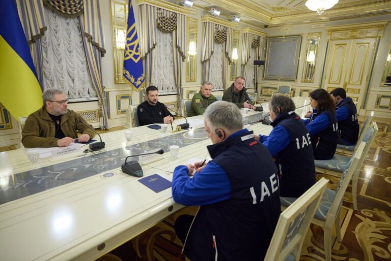 Зеленский призвал МАГАТЭ отправить миссию на Запорожскую АЭС