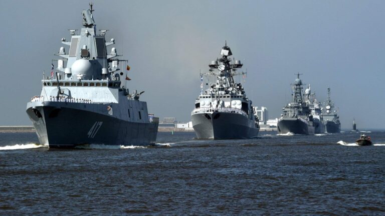 У Чорному морі росія тримає лише один корабель через шторм