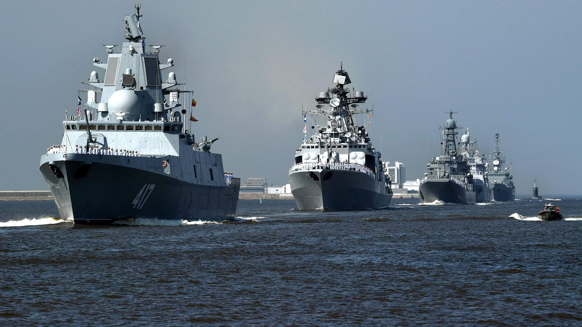 В Азовское море на боевое дежурство вышли 2 корабля