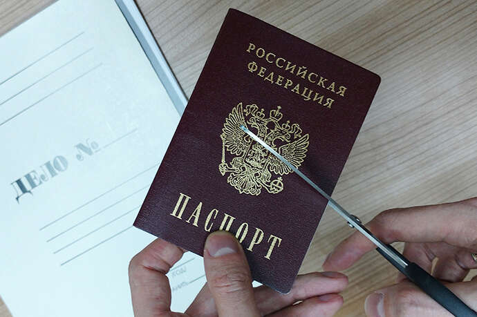 Генштаб ВСУ рассказал, как в Токмаке заставляют оформлять паспорт рф