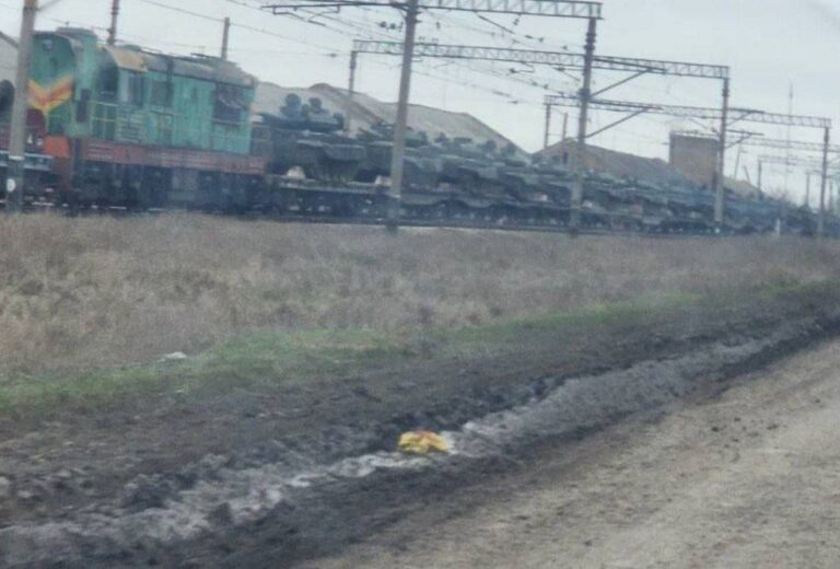 Оккупантам запретили свозить военную технику в Мелитополь по железной дороге, – СМИ