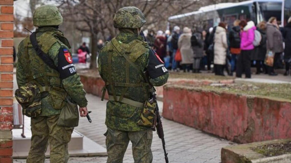 В Запорожской области оккупанты запрещают людям выходить из домов