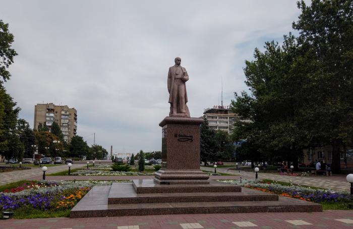 Росіяни демонтували пам’ятник Тарасу Шевченку у Мелітополі