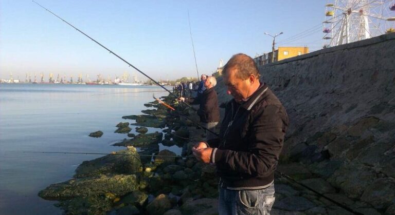 Оккупанты запрещают бердянцам ловить рыбу в море
