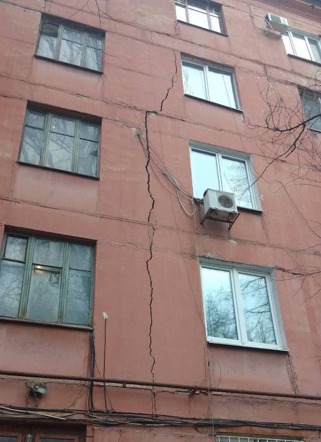 В пятиэтажке в Запорожье пошли трещины по всему дому: что будут делать. ФОТО