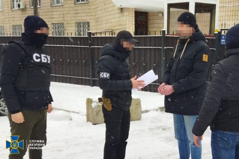 СБУ задержала в Киеве коллаборанта, который пытался скрыться в рядах «Красного креста». ФОТО