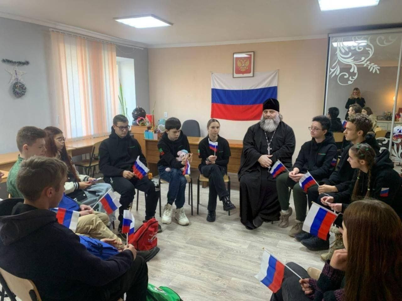 В Днепрорудное привезли российского священника для “патриотического воспитания” молодежи