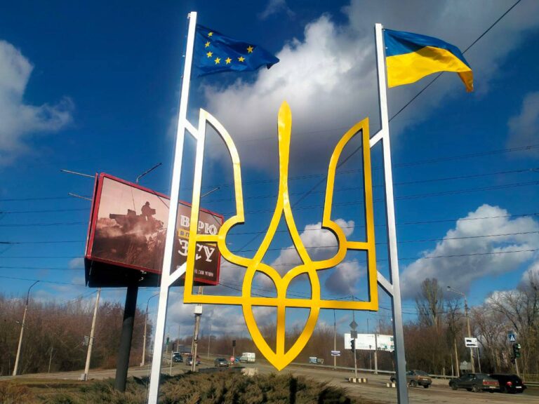 В Запорожье установили мемориальный знак малого герба Украины (ФОТО)