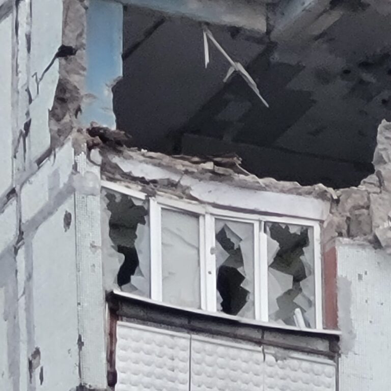 Жилой район в Степногорске под обстрелом: дома разрушены, жители остались без электричества. ФОТО