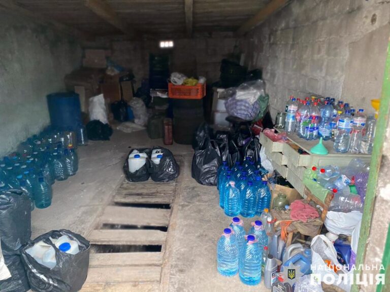 Полицейские в Запорожье изъяли 320 литров фальсифицированного спирта. ФОТО
