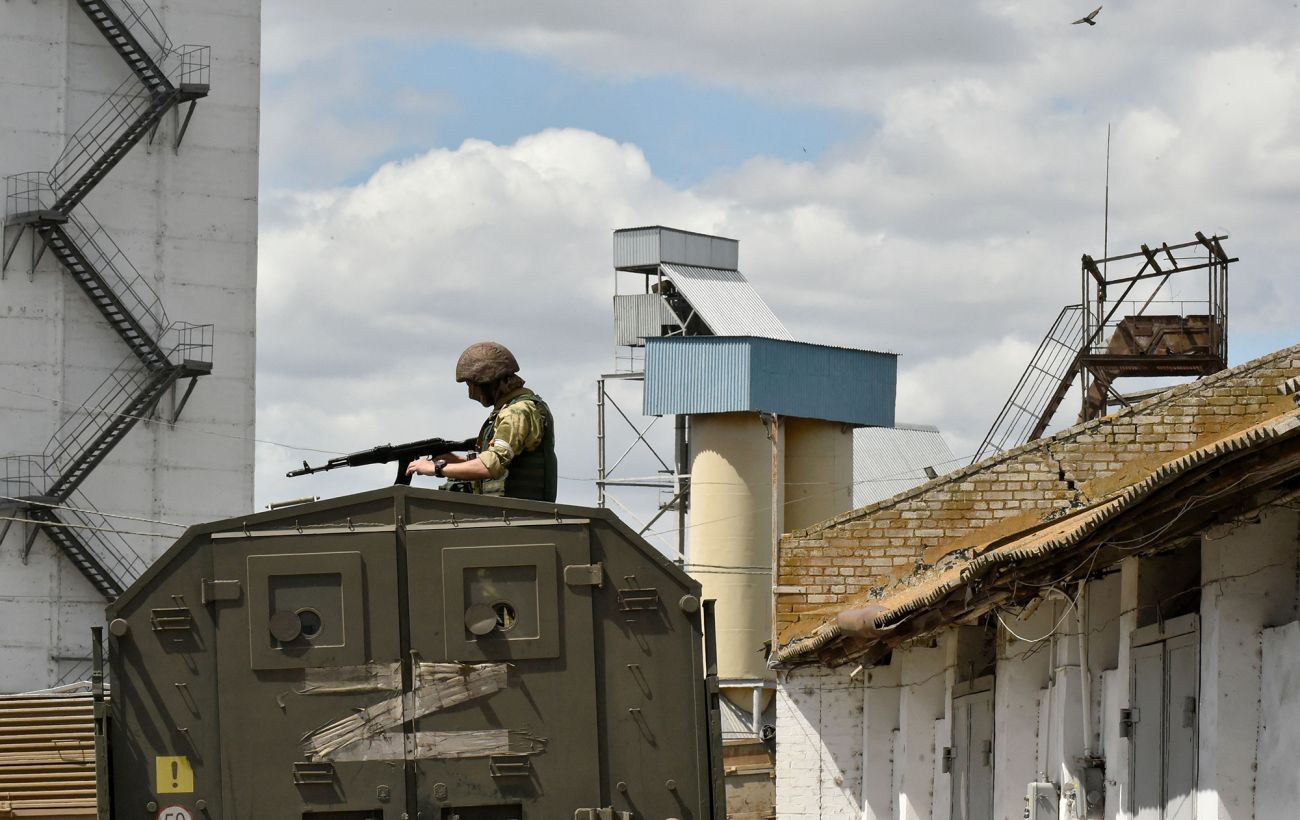 Мелитополь превращают в военную базу российских войск: какая опасность грозит местным жителям