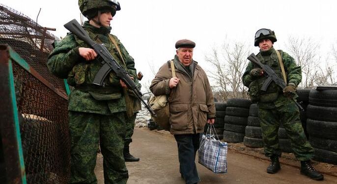 Фильтрацию жителей Запорожской области оккупанты проводят под прикрытием выдачи пропусков