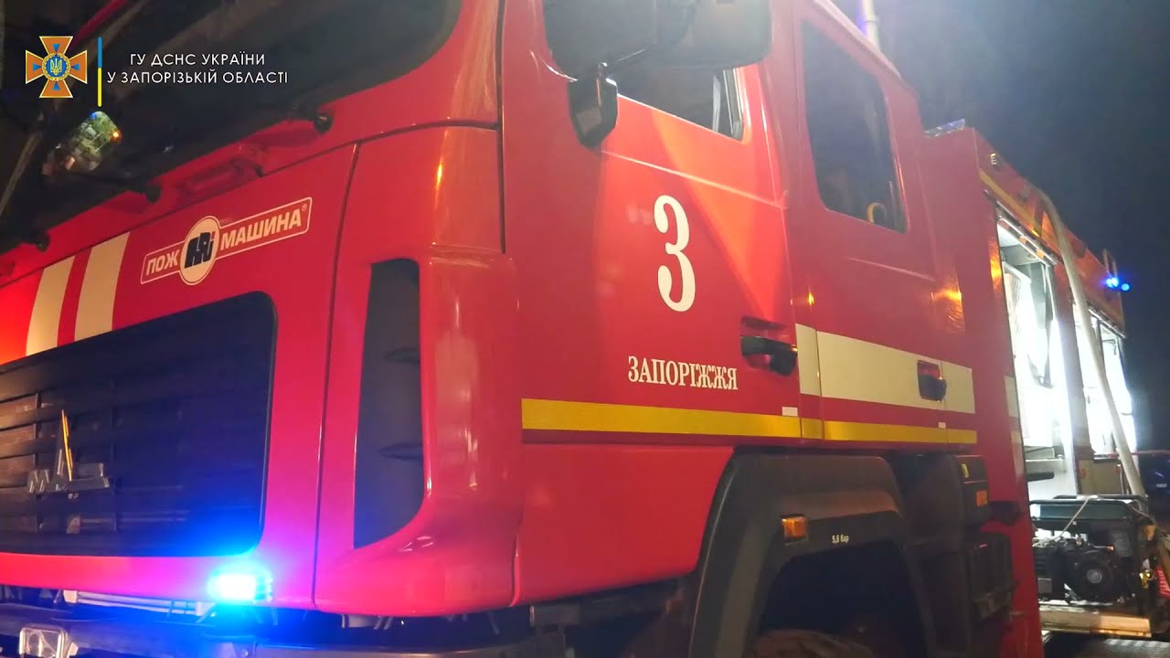 В Запорожье в результате ракетных обстрелов произошел пожар