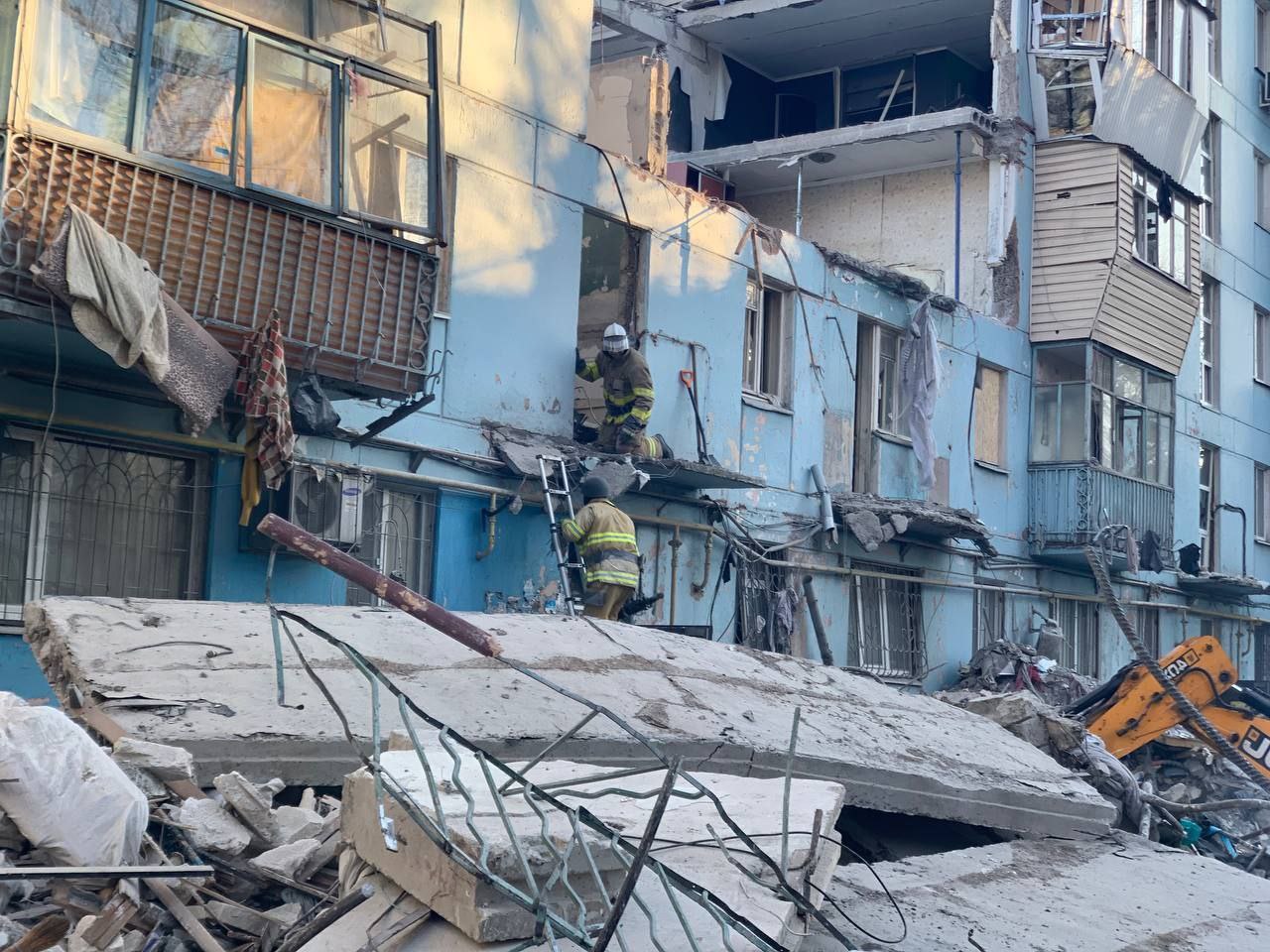 Спасатели закончили разбирать завалы дома в Запорожье: в городе объявят траур. ФОТО