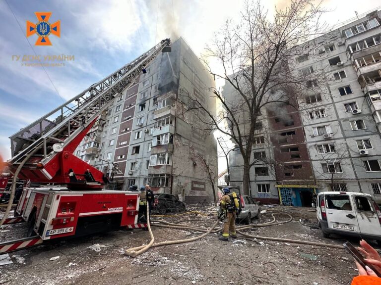 Ракетный удар по Запорожью разрушил квартиру сотрудницы службы доставки: ей собирают деньги в поддержку