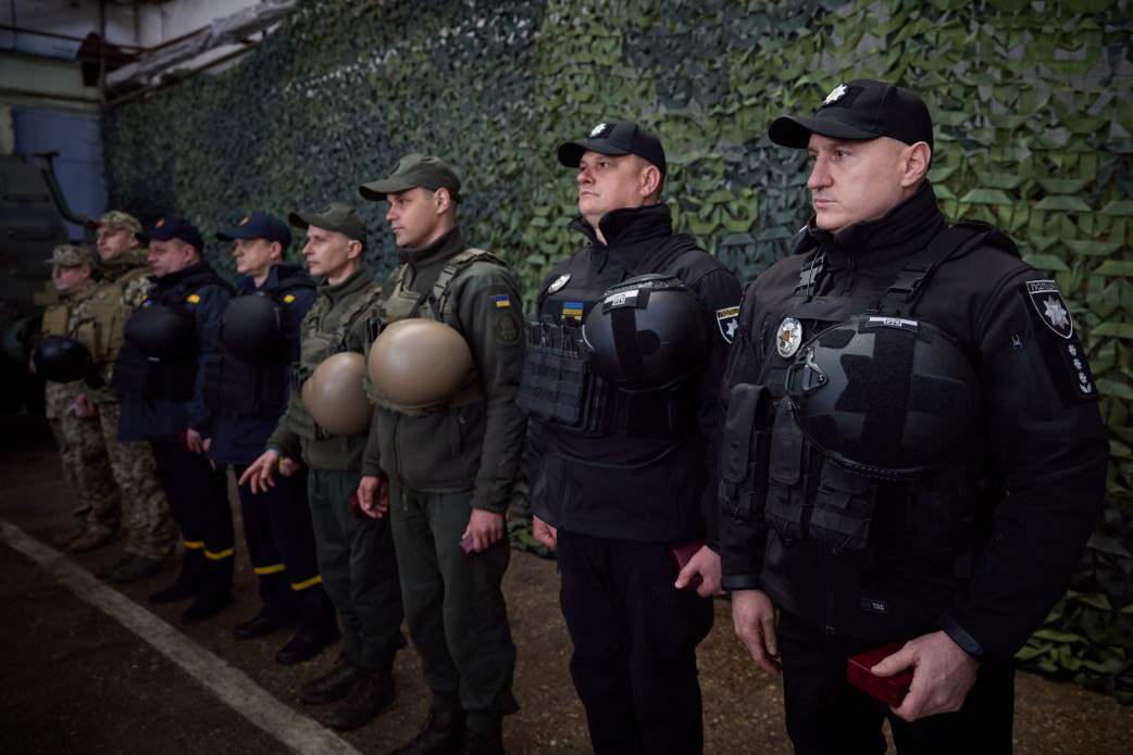 Запорожские полицейские получили награды от Зеленского. ФОТО