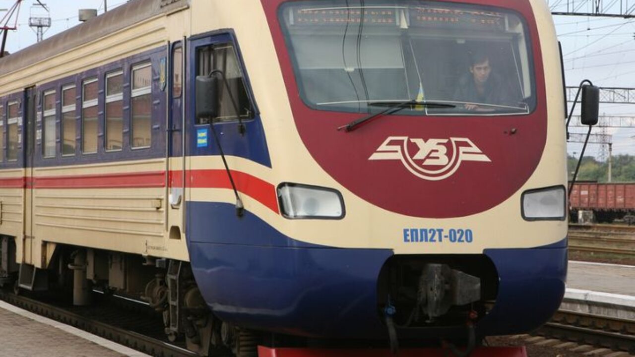 Расписание пригородных поездов в направлении Запорожья изменили: что изменится для пассажиров