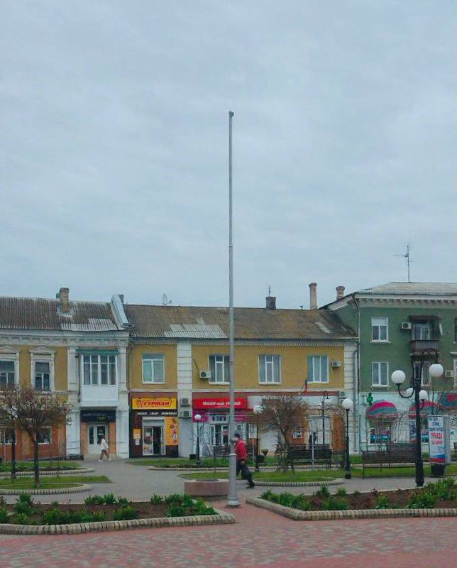 В Бердянске оккупанты сняли флаг Запорожской области