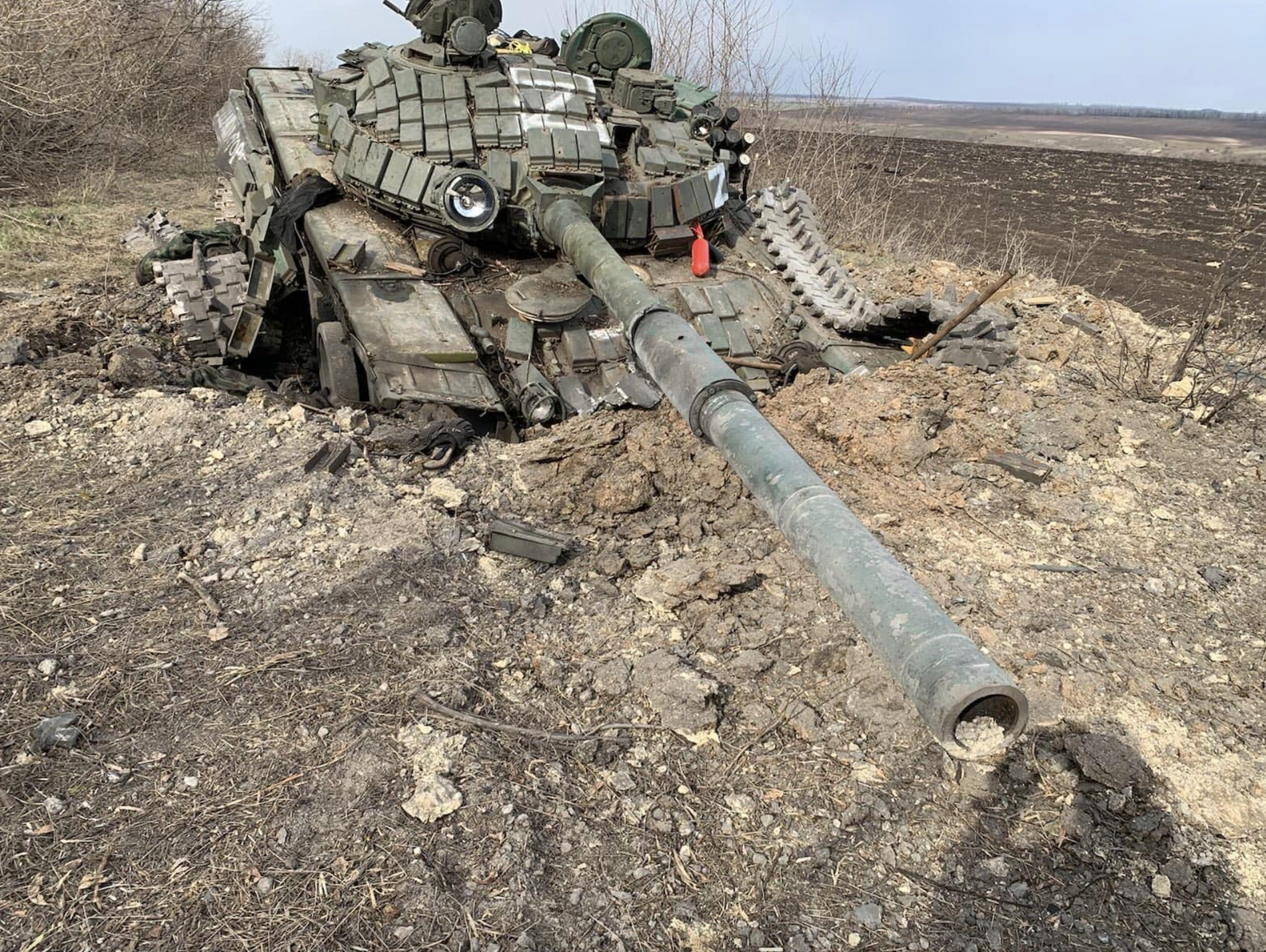 Танки Т-72 помітили на кордоні Запорізької області: куди їх везуть. ВІДЕО