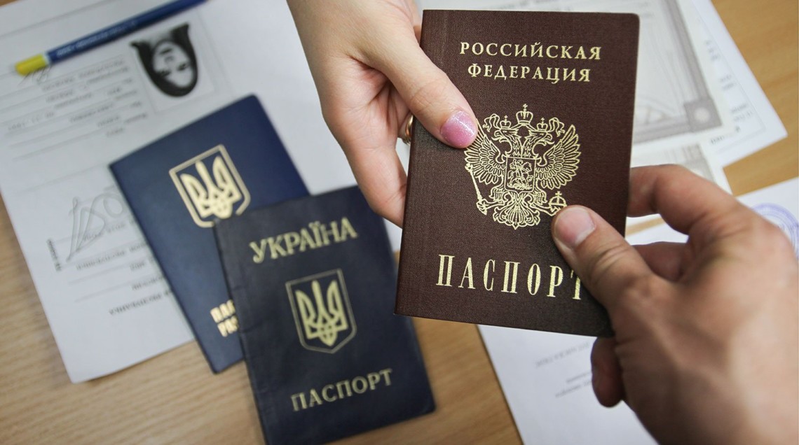 Оккупанты в Бердянске уничтожают украинские паспорта
