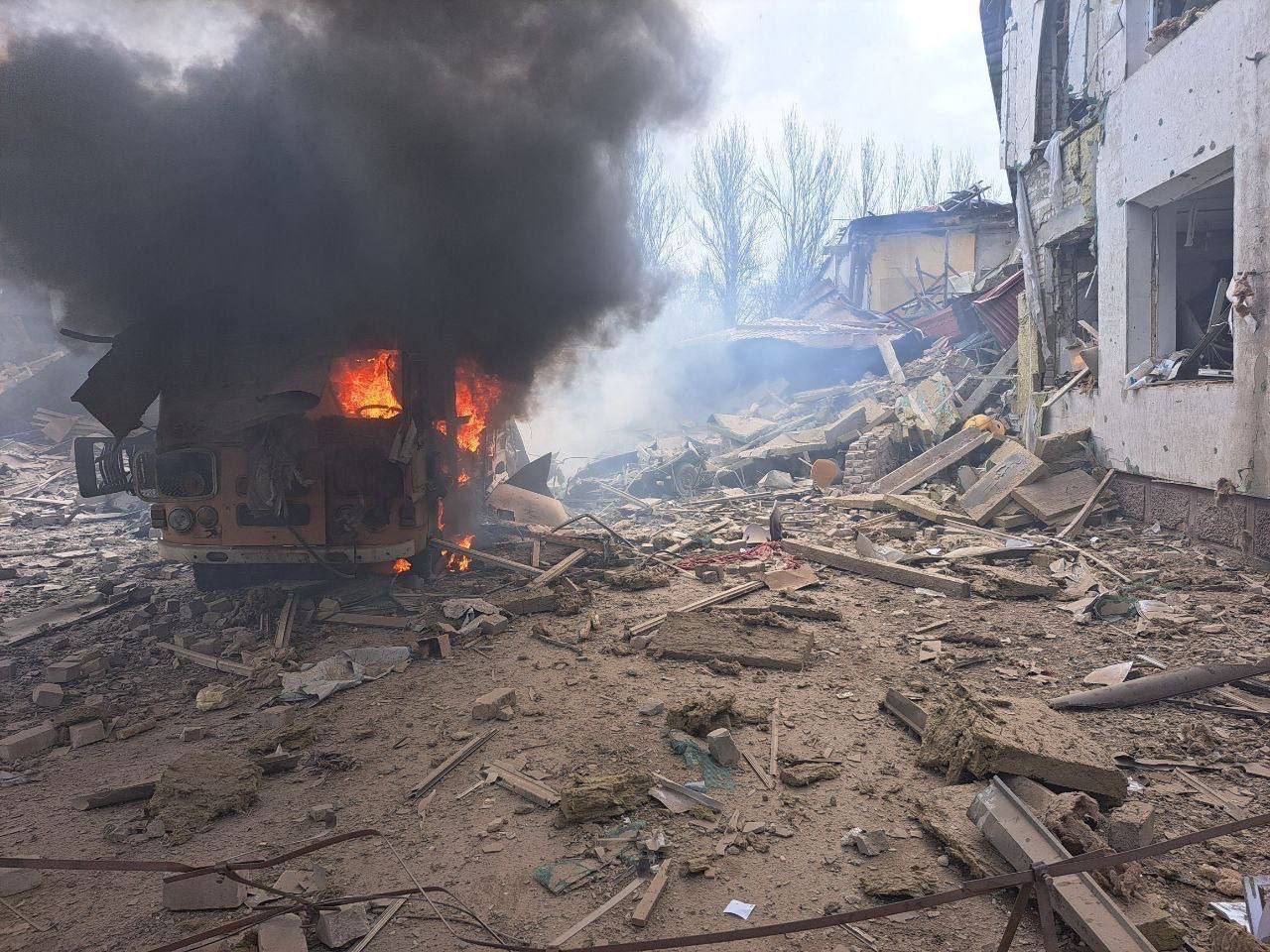 Гімназія в Оріхові двічі потрапила під ракетний обстріл окупантів. ФОТО