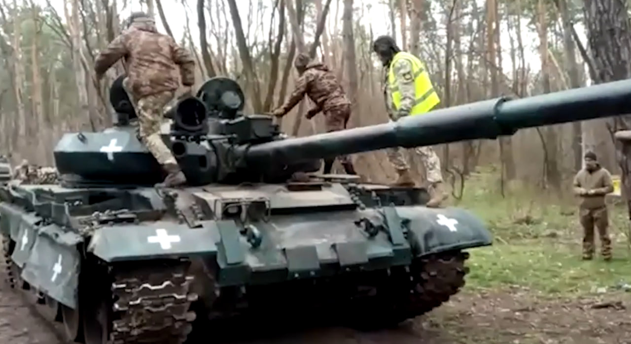 ЗСУ відкрили “трофейний” російський танк для контрнаступу у Запорізькій області. ВІДЕО