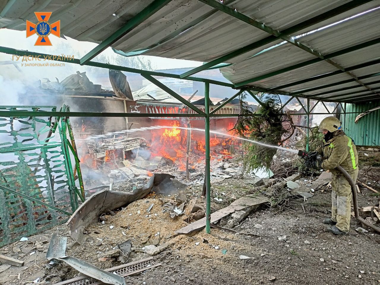 Оккупанты ударили по Орехову: произошел пожар. ФОТО