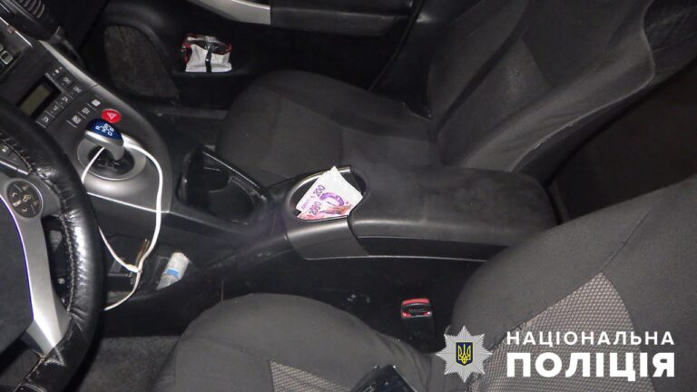 Пьяный водитель пытался дать взятку полицейским в Запорожье: какие последствия. ФОТО