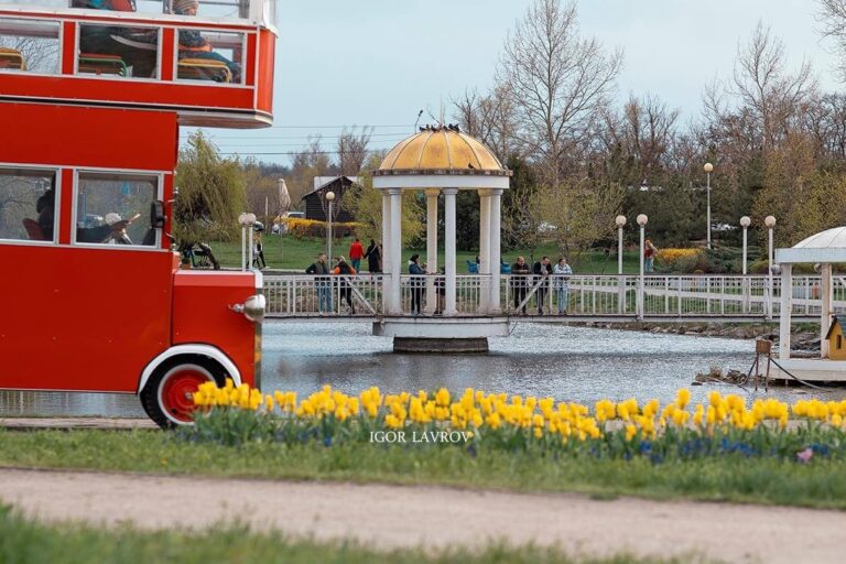 Запорожский фотограф показал весенний Вознесеновский парк в Запорожье (ФОТО)
