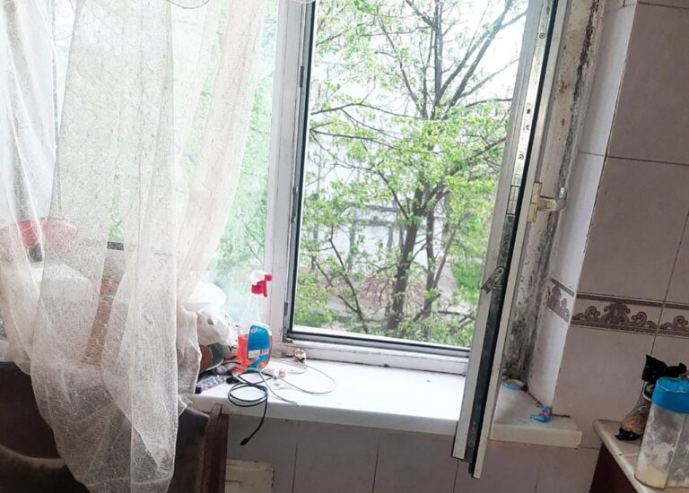 Ребенок выпал из окна в Запорожье: что известно. ФОТО