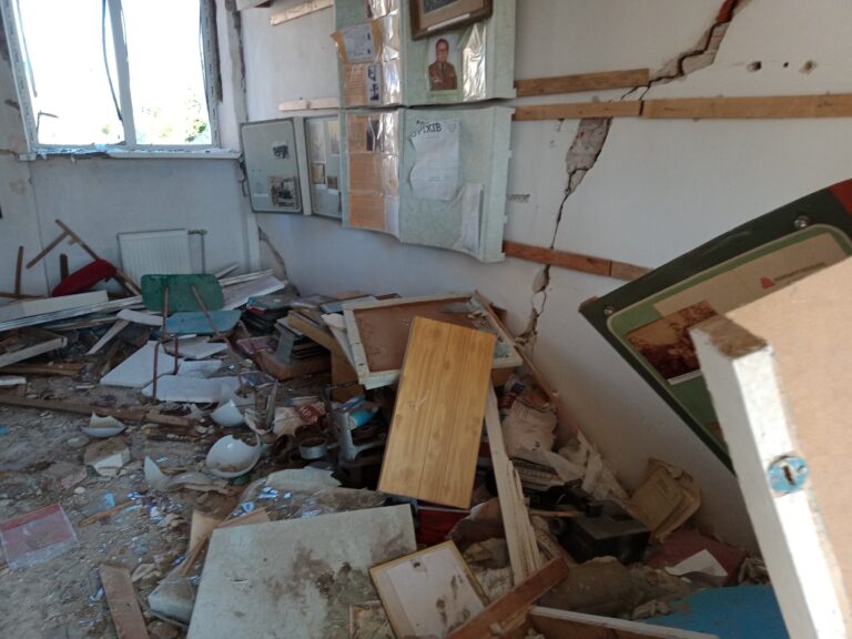 Войска рф разбомбили старинный музей в Запорожской области