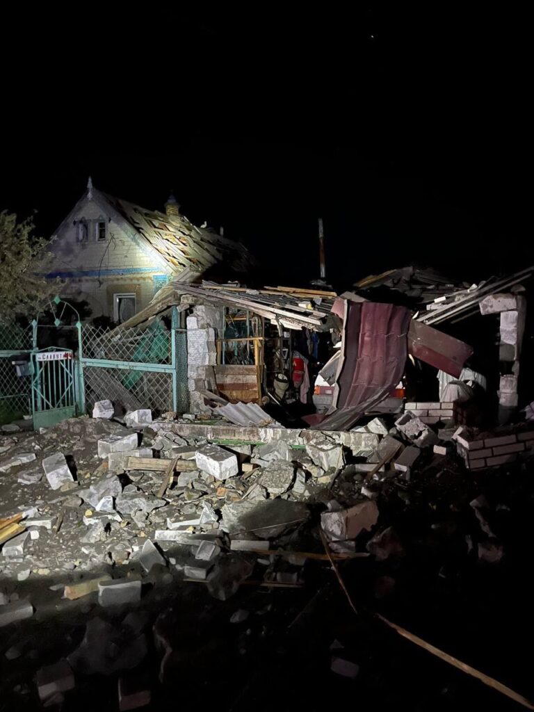 Запорожская ОВА опубликовала фото последствий ракетного удара по Запорожью