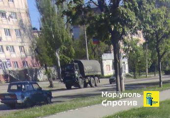 Оккупанты активно перебрасывают технику через Мариуполь из-за “эвакуации” в Запорожской области