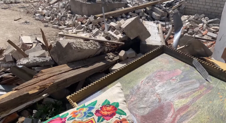 Волонтеры эвакуировали ценные экспонаты из разрушенного музея в Запорожской области. ФОТО, ВИДЕО