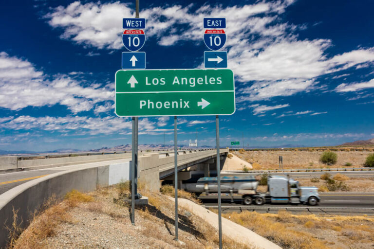 Знаки дорожного движения в США, которые обязан знать каждый водитель