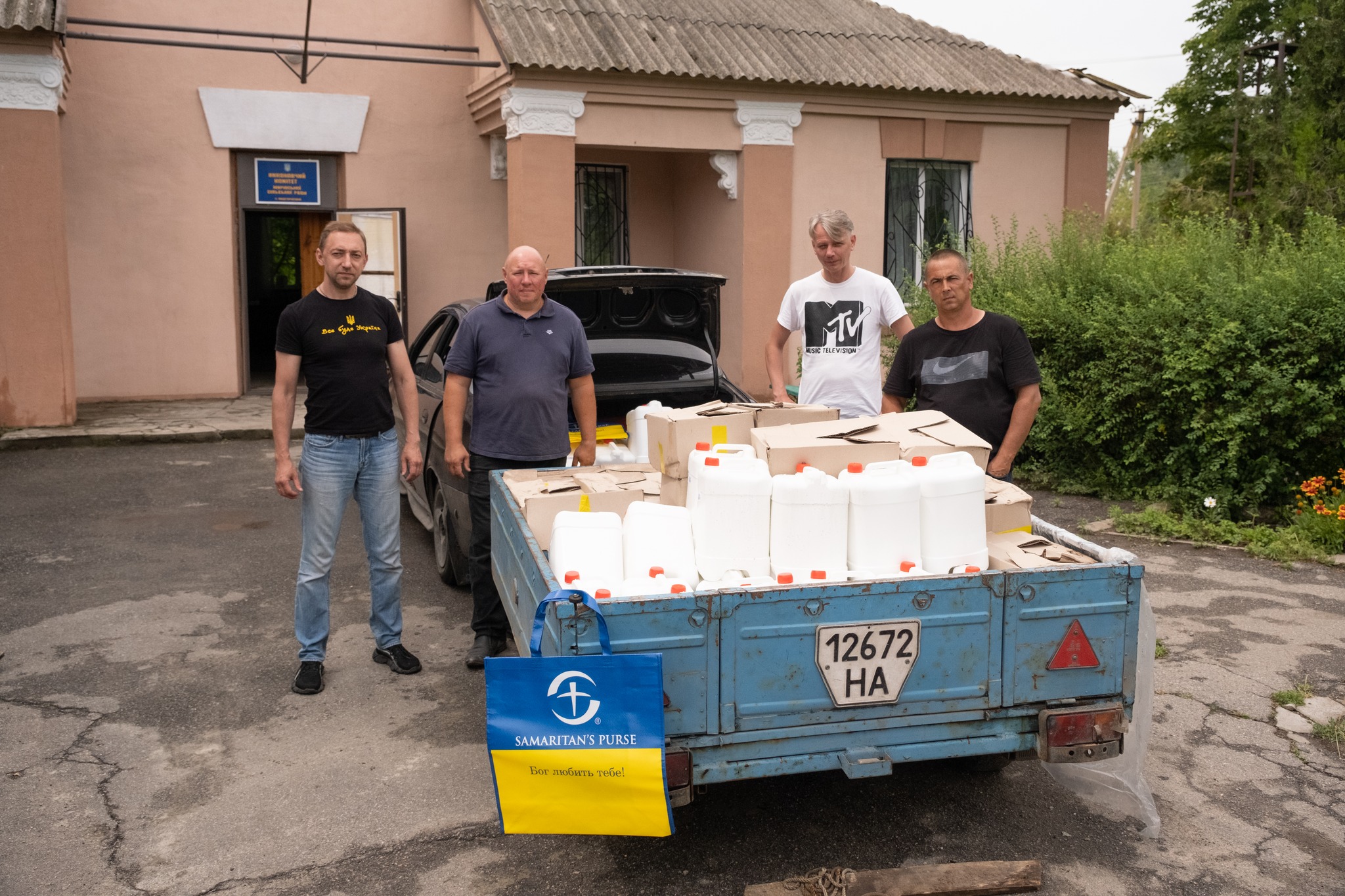 Запорізькі волонтери збирають кошти для села на Дніпропетровщині, яке залишилося без води