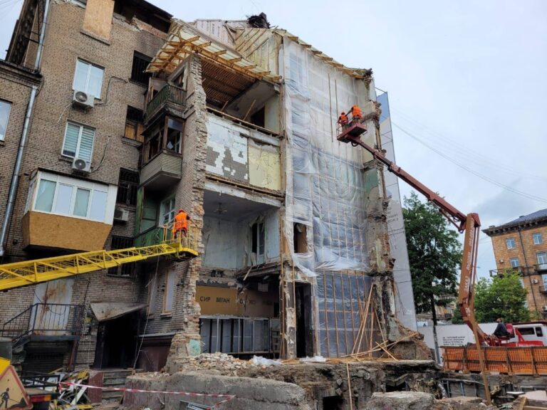 Куртєв розповів, як просуваються роботи з відновлення зруйнованих будинків у Запоріжжі