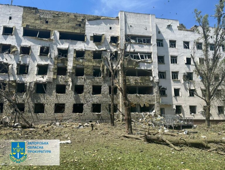 Управляемая авиабомба оккупантов попала в больницу Гуляйполя (ОБНОВЛЕНО)