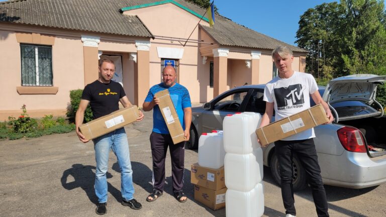 Запорожские волонтеры помогли селу, которое осталось без водоснабжения