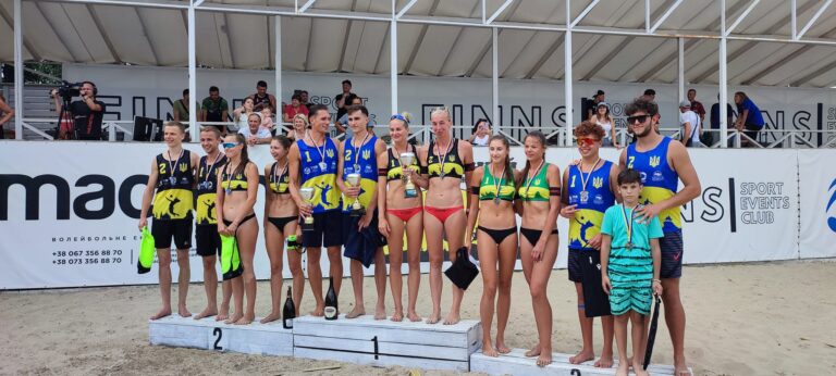Запорожские спортсменки выиграли Кубок Украины по пляжному волейболу