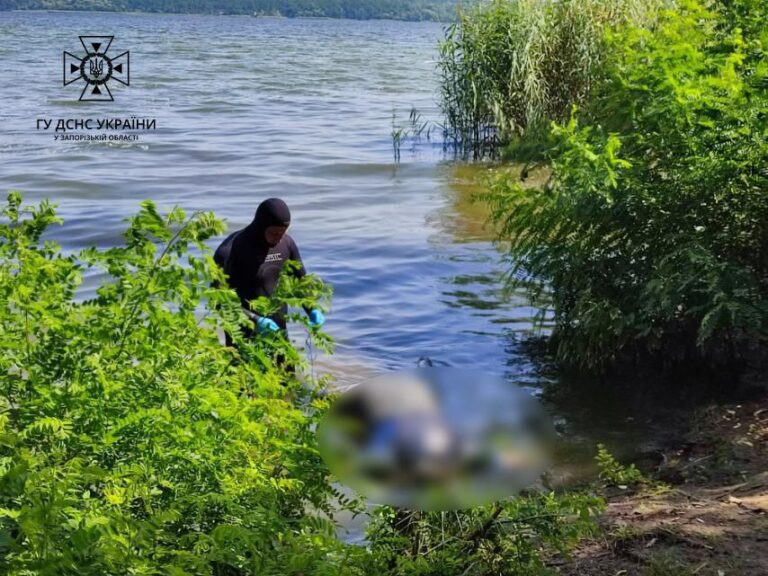 В Запорожской области водолазы ГСЧС вытащили тело человека