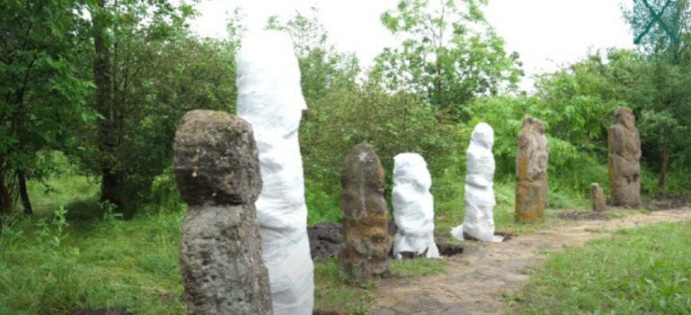 На Хортице убрали часть каменных скульптур: причина (ВИДЕО)