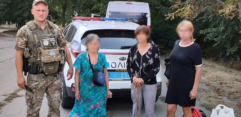 Из Павловки Запорожской области эвакуировали троих женщин. ФОТО