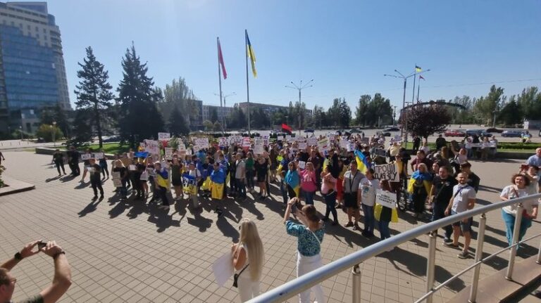 Мирный митинг в Запорожье 24 сентября: чего требовали запорожцы