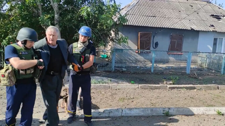 Маломобильных граждан эвакуировали из Орехова. ВИДЕО