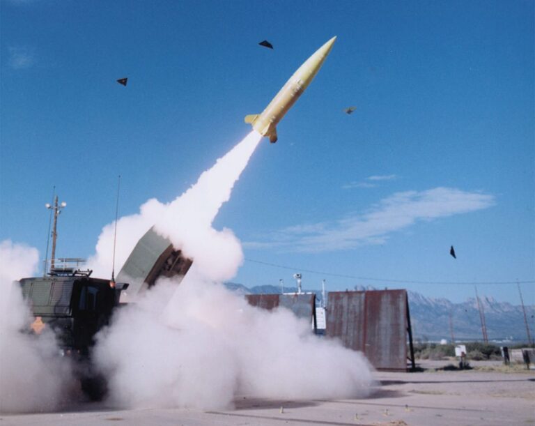 Удар по аеродрому в Бердянську: Україна вперше використала ракети ATACMS