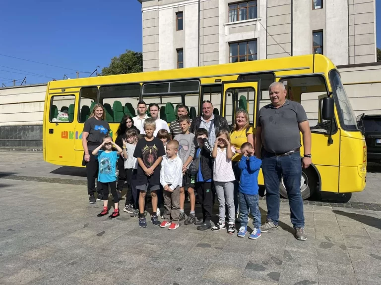 Детей из Запорожской области эвакуировали во Львов