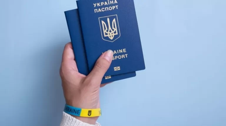 Виїзд за кордон із України з 10 грудня: нові можливості