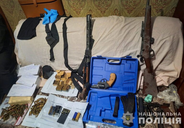 У Запоріжжі поліцейські вилучили з незаконного обігу вогнепальну зброю та боєприпаси